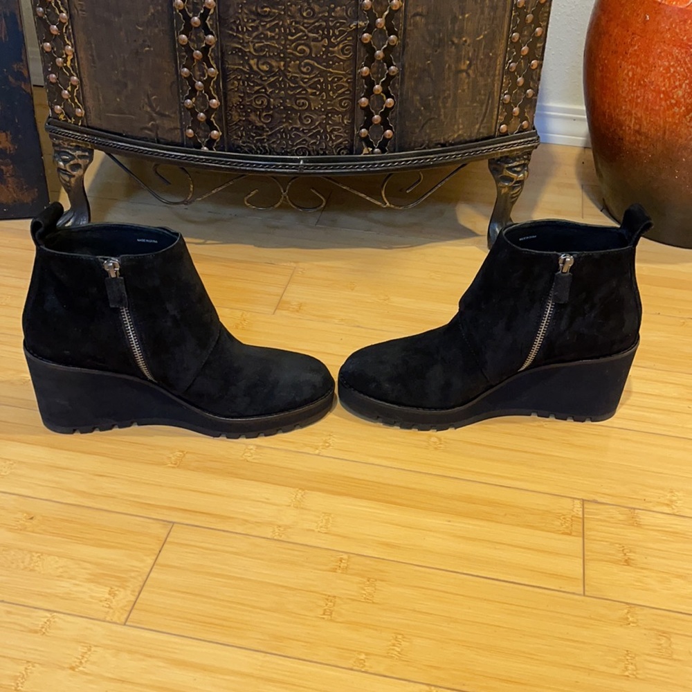 EILEEN FISHER Size 8 Women Booties Black Suede Wedges Comfortable size 8 shoes